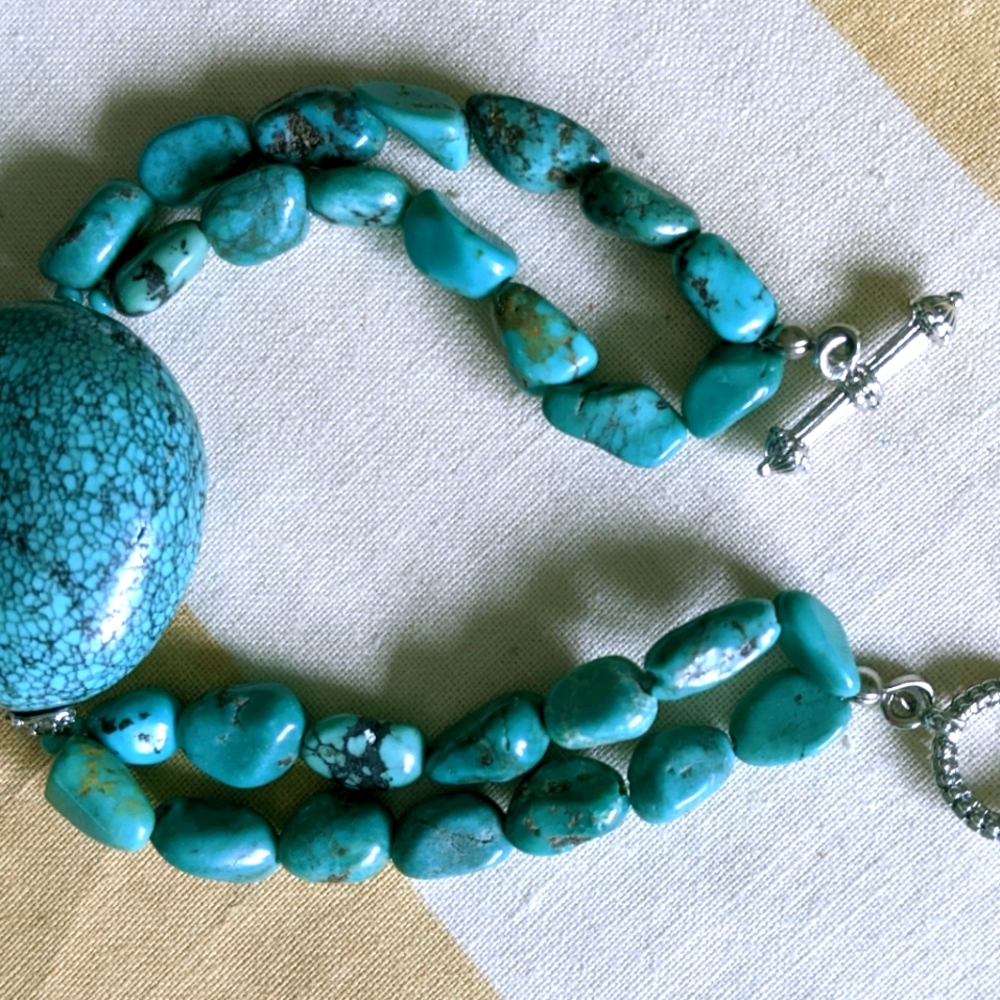 Turquoise stones bracelet.